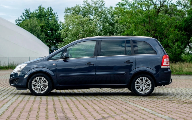 Opel Zafira cena 20900 przebieg: 186700, rok produkcji 2010 z Elbląg małe 379